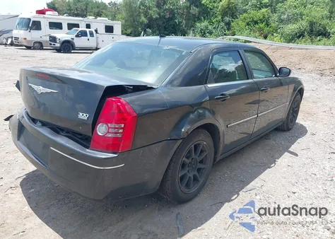 2008 Chrysler 300 Touring z USA, uszkodzony, nr VIN 2C3LA53G08H135619